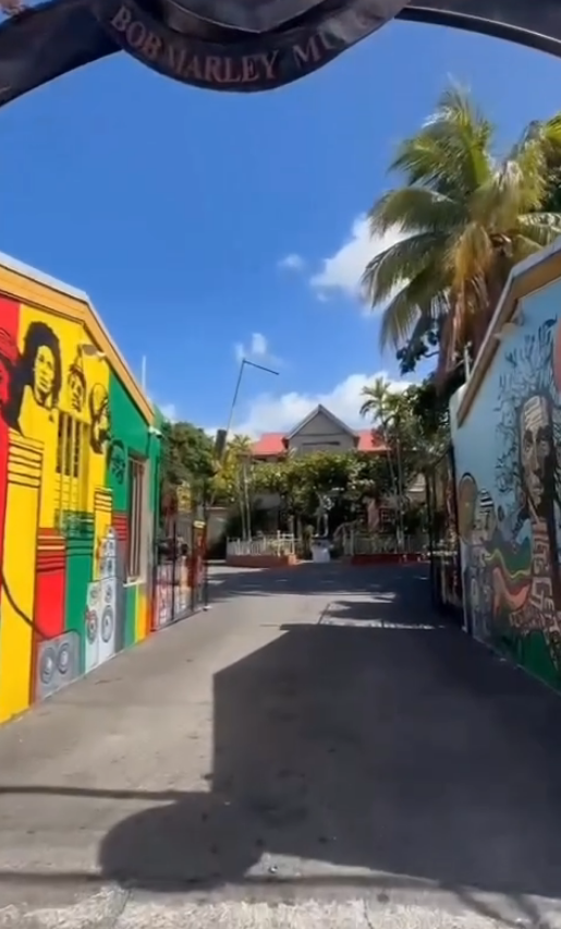 Kingston mural sign Jamaica flag