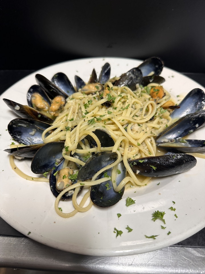 L Linguine with Mussels