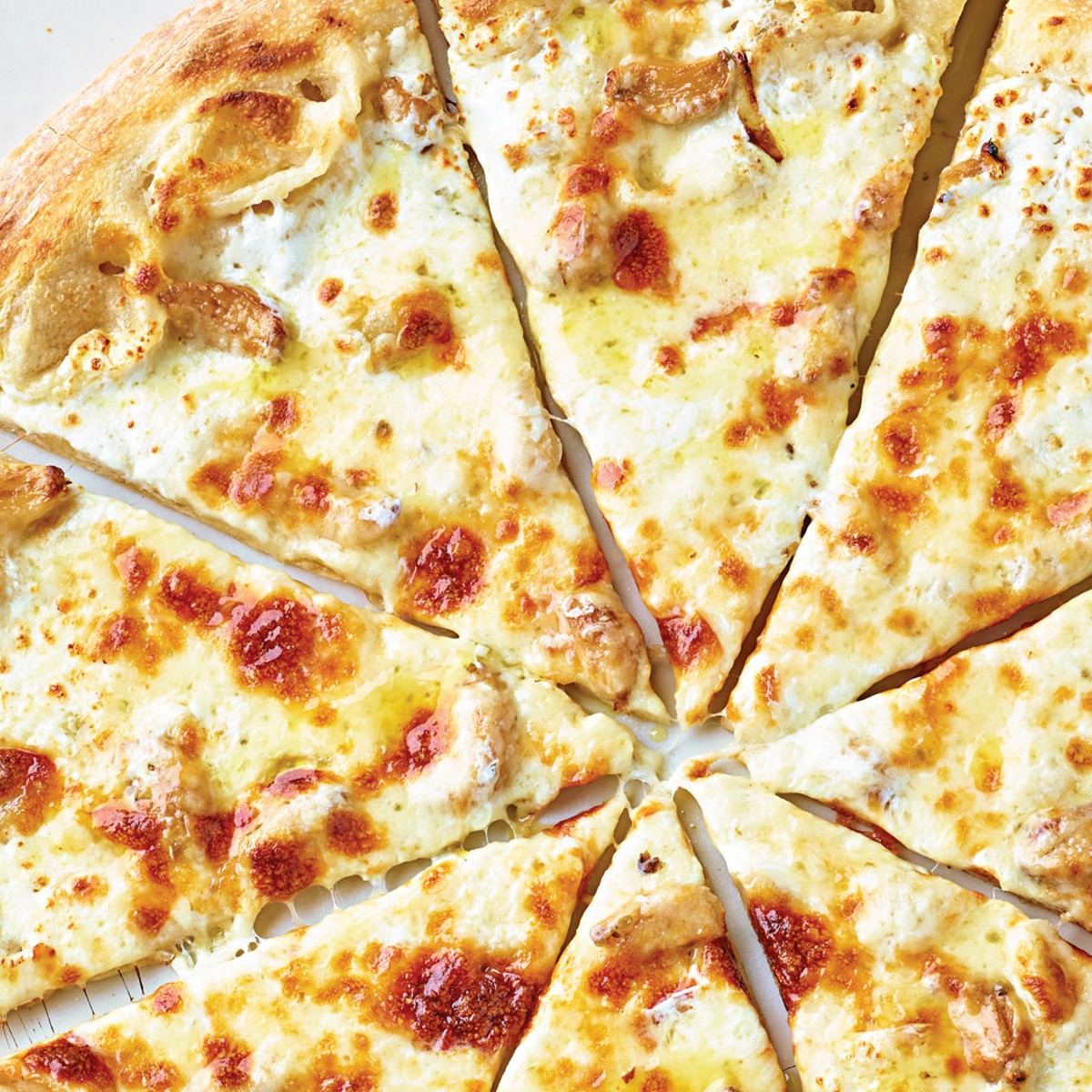 White Cheese & Roasted Garlic Pizza